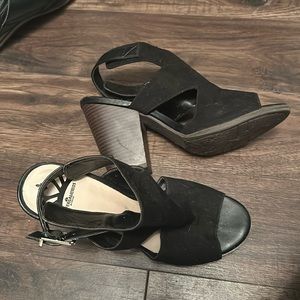 Fergalicious Ladies dress shoes size 7